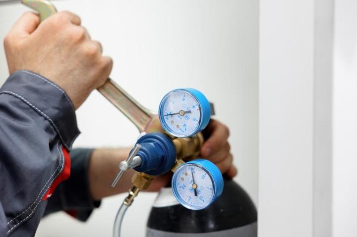 Comment raccorder efficacement un compresseur d'air à un réseau électrique ? Lens